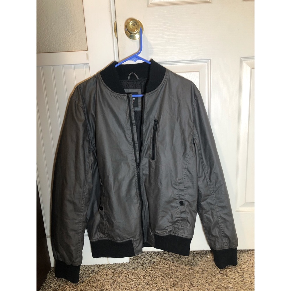 Men’s “Guess” bomber jacket. Size medium.